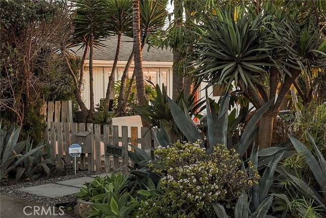 Building Photo - 595 Bluebird Canyon Dr