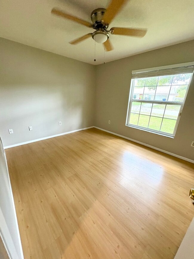 Building Photo - Beautiful 2/2 Available now!