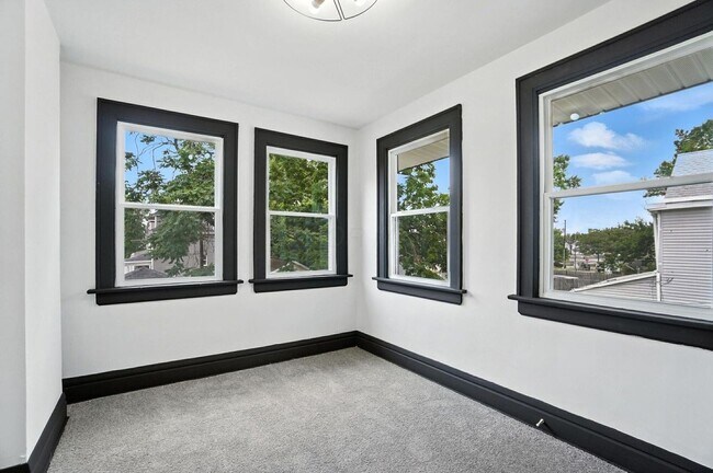 Building Photo - 887-889-889 E Livingston Ave