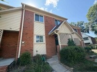 Building Photo - 3207 Shamrock St E