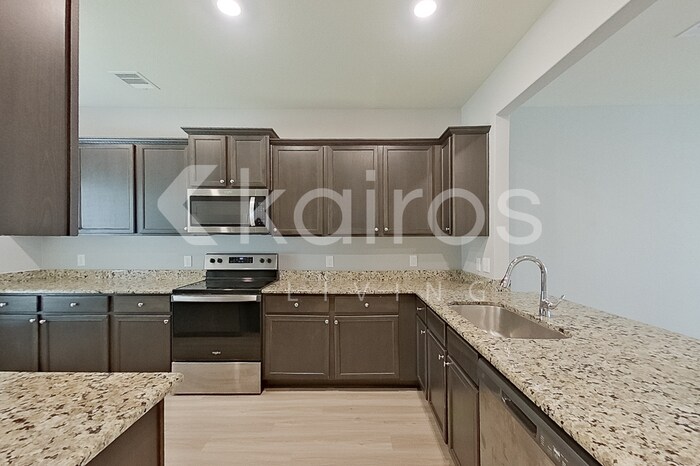 Building Photo - 10722 Hillside Creek Dr