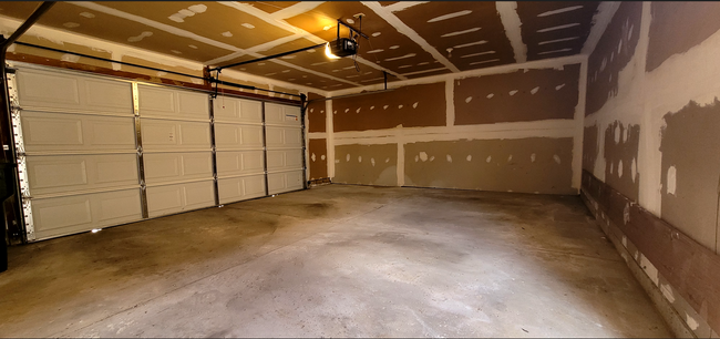 Building Photo - Beautiful 2 bedroom 1.5 bath Condo with at...
