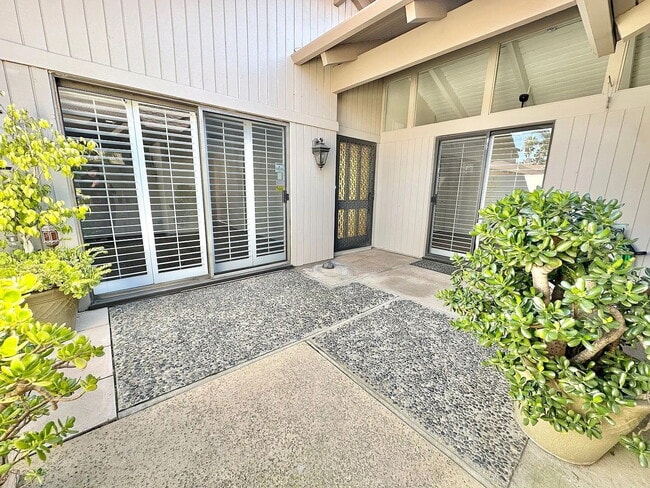 Building Photo - 123 Cancha de Golf