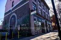 Building Photo - 729 Main St