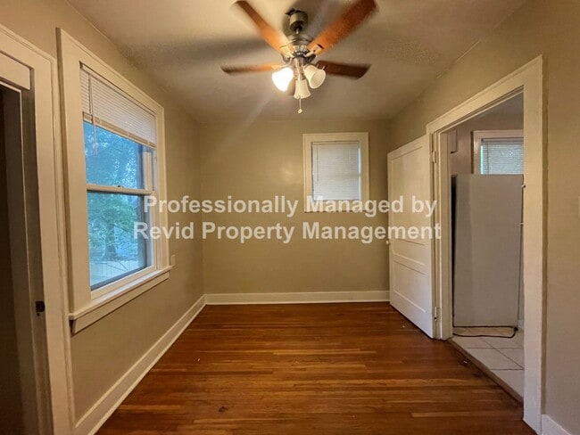 Building Photo - Great 2 Bedroom with large balcony!