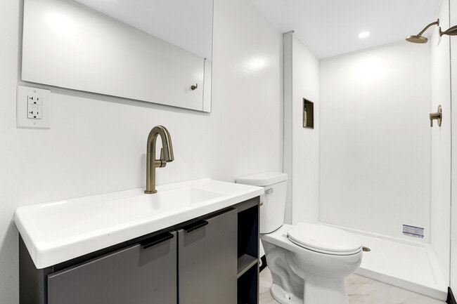 Building Photo - 351 Jefferson Ave