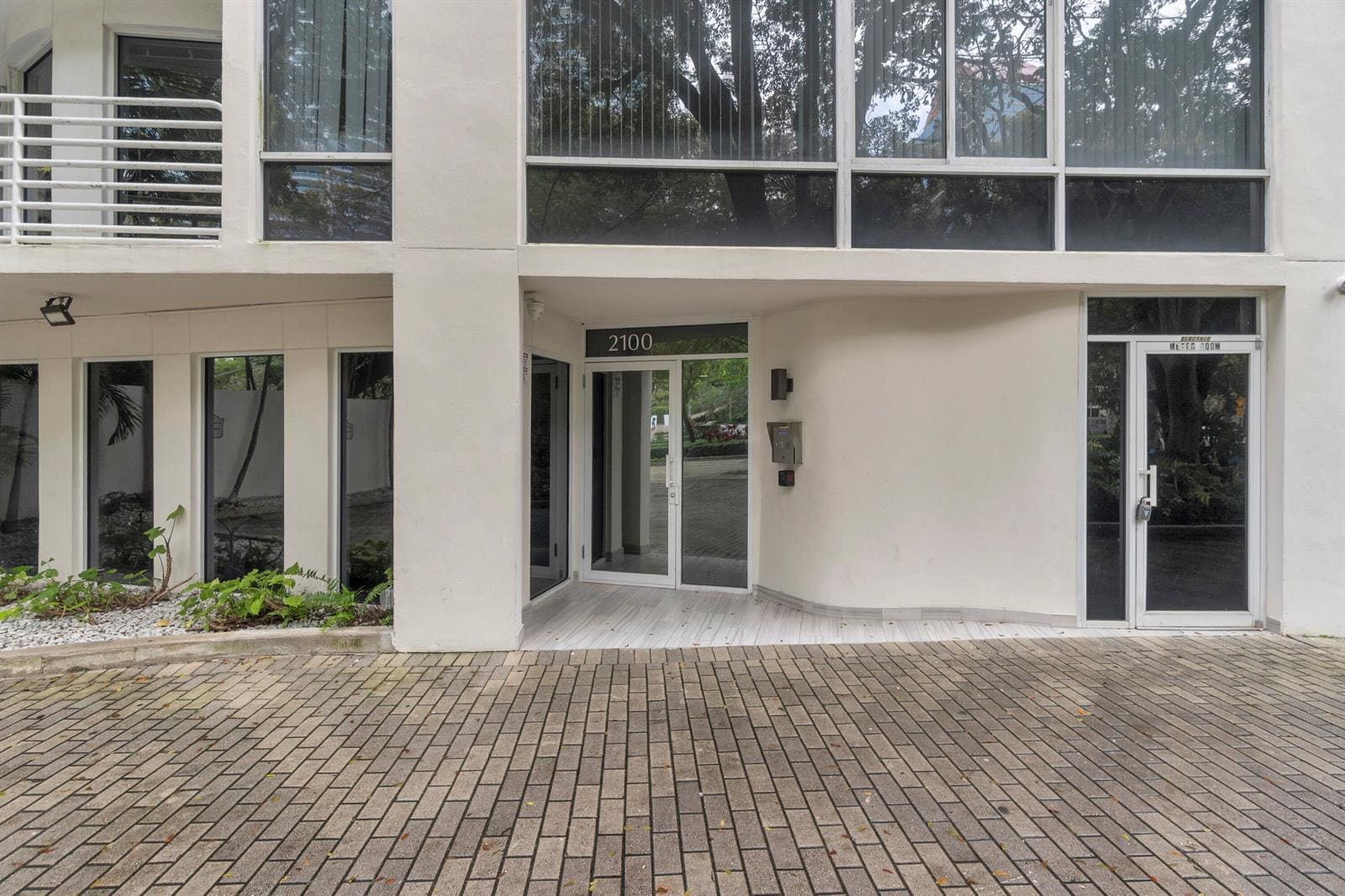 Building Photo - 2100 Brickell Ave