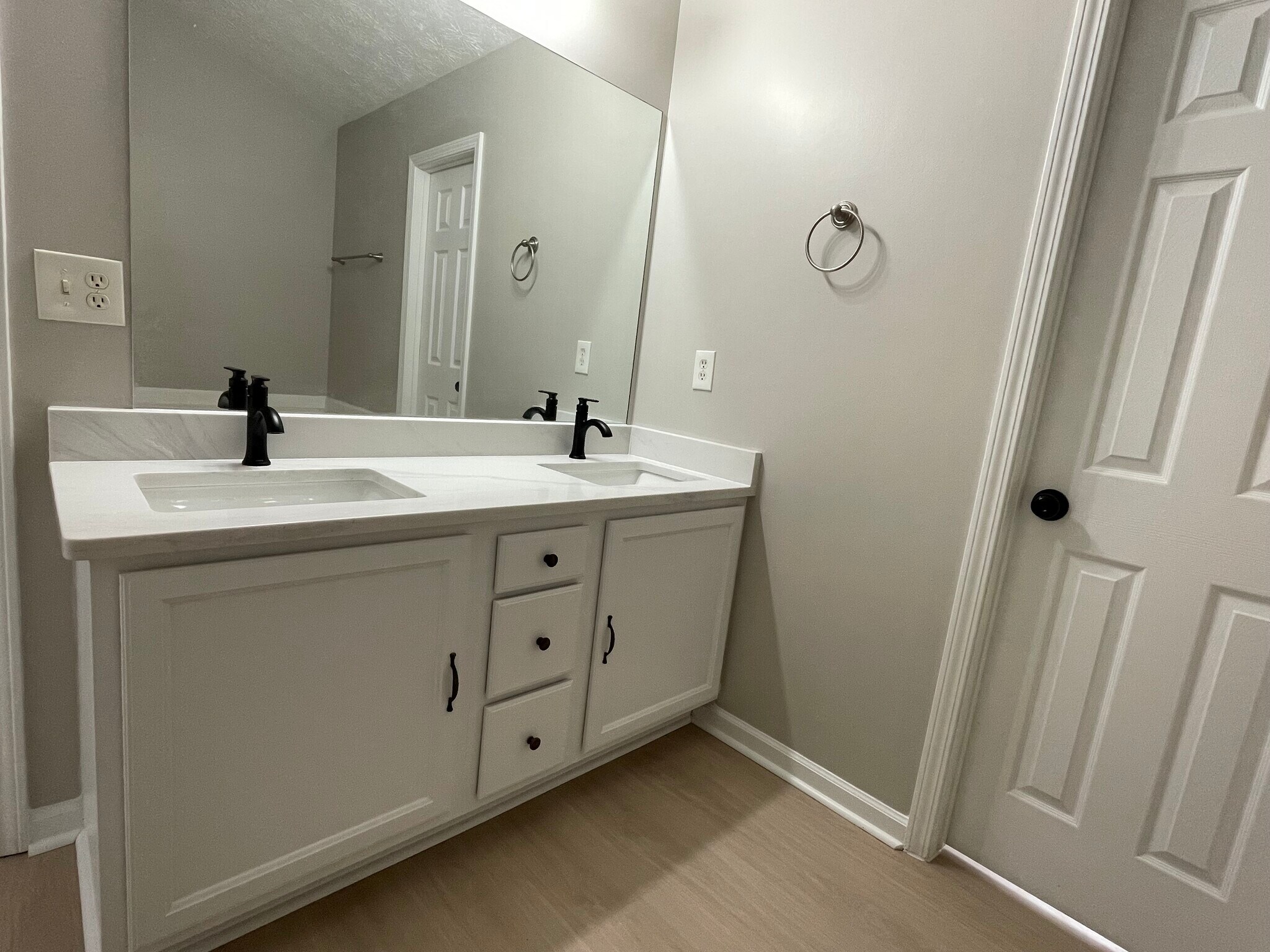 Building Photo - 2615 Avery Park Cir