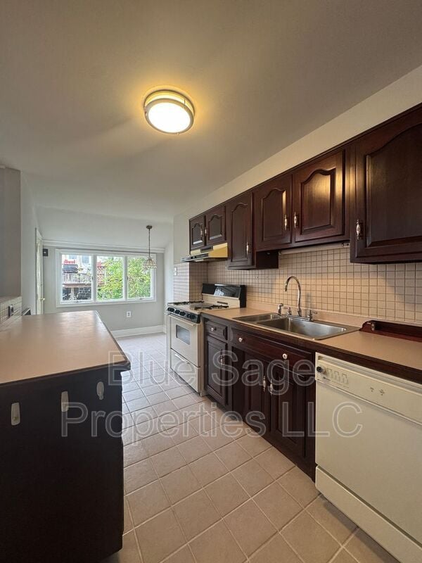 Building Photo - 124 N Pennock Ave