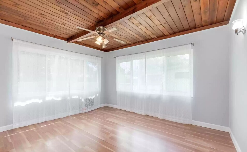 Building Photo - 282 W Laila Dr