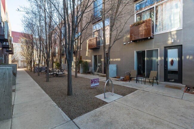 Building Photo - 877 Silver Ave SW