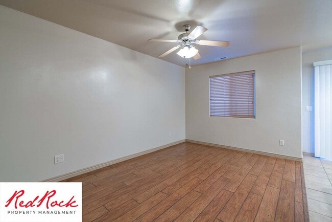 Building Photo - Beautiful 3 bedroom, 2.5 bathroom Townhome...