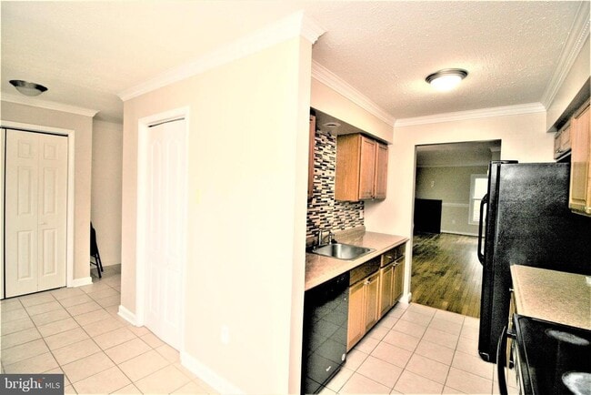 Building Photo - 118 Middle Point Ct