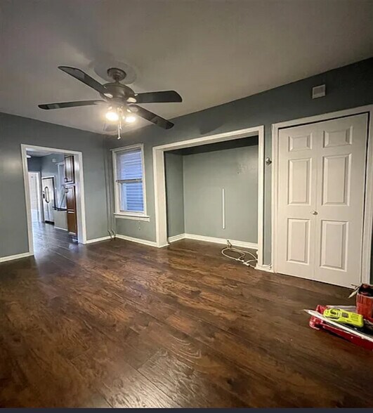 Living room - 487 Mercer St