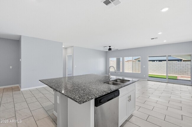 Building Photo - 1692 W Aztec Dr