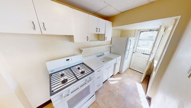 Building Photo - 2bd/1ba charming house