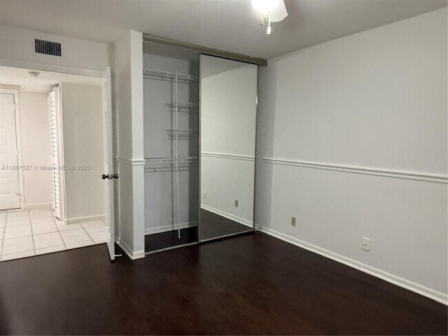 Building Photo - 3929 Carambola Cir N