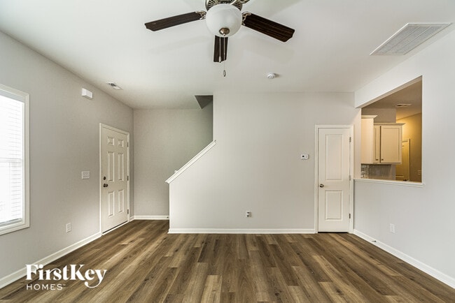 Building Photo - 135 Hillview Dr