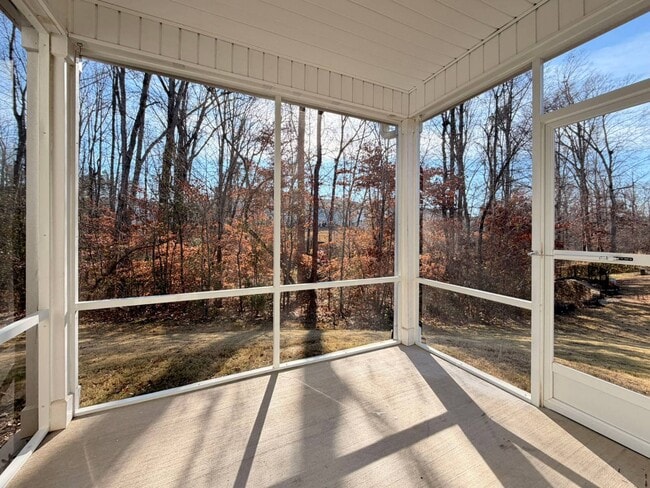 Building Photo - 400 Hazy Hls Ln