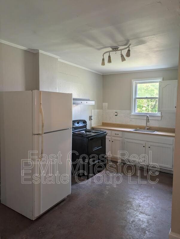Building Photo - 304 1/2 W Martin St