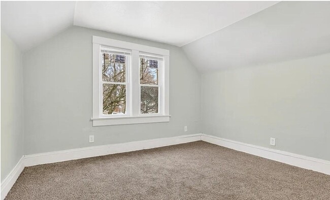 Building Photo - 9716 Sophia Ave