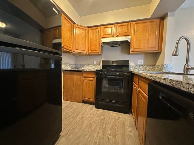 Building Photo - 2 Bedroom Upstairs Condo with Bonus Room Near UNLV!