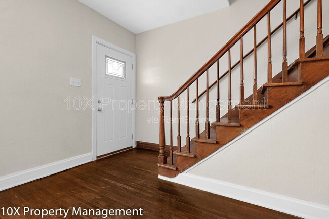 Building Photo - 1656 E Sycamore St