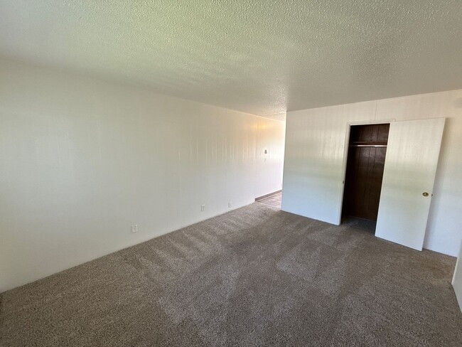 Building Photo - 550 SW Levens St