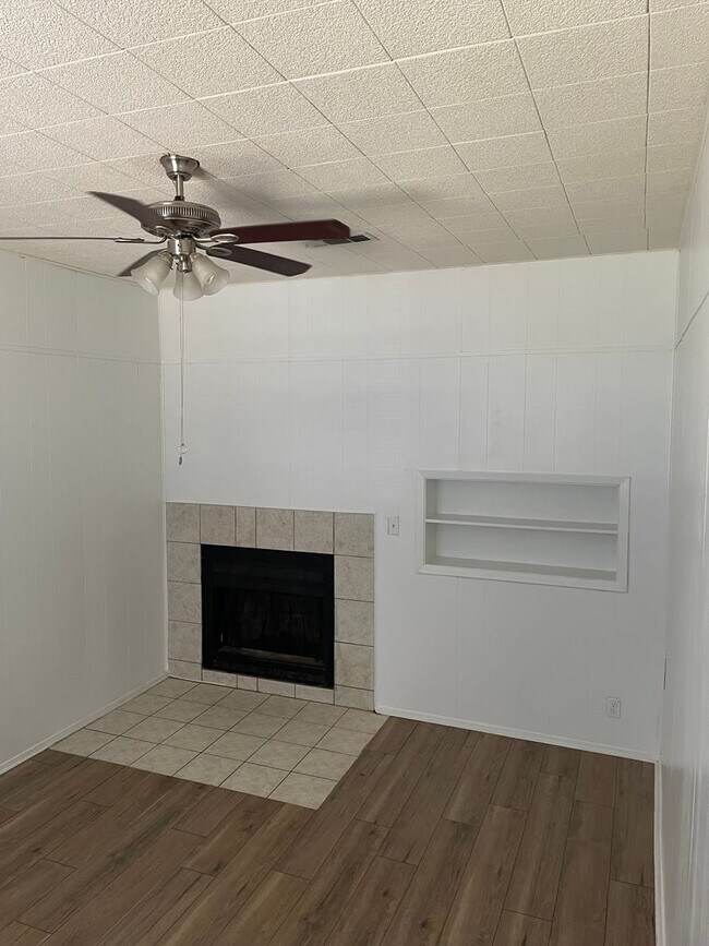 Building Photo - Available Now! *Pet Restrictions* 3 Bedroom/1 Bathroom in Temple
