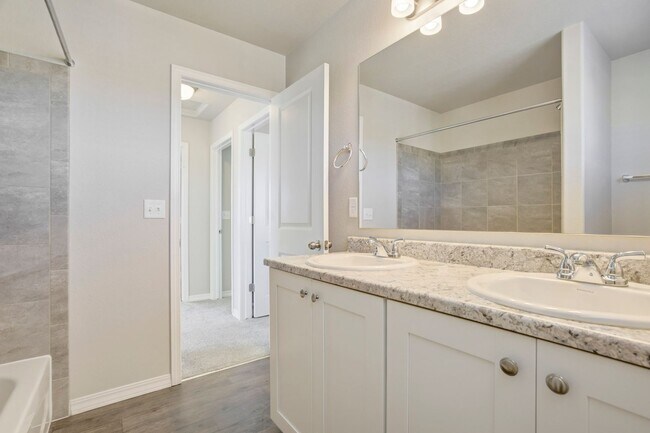 Building Photo - Modern 3bd Home Near Peterson AFB on Power...