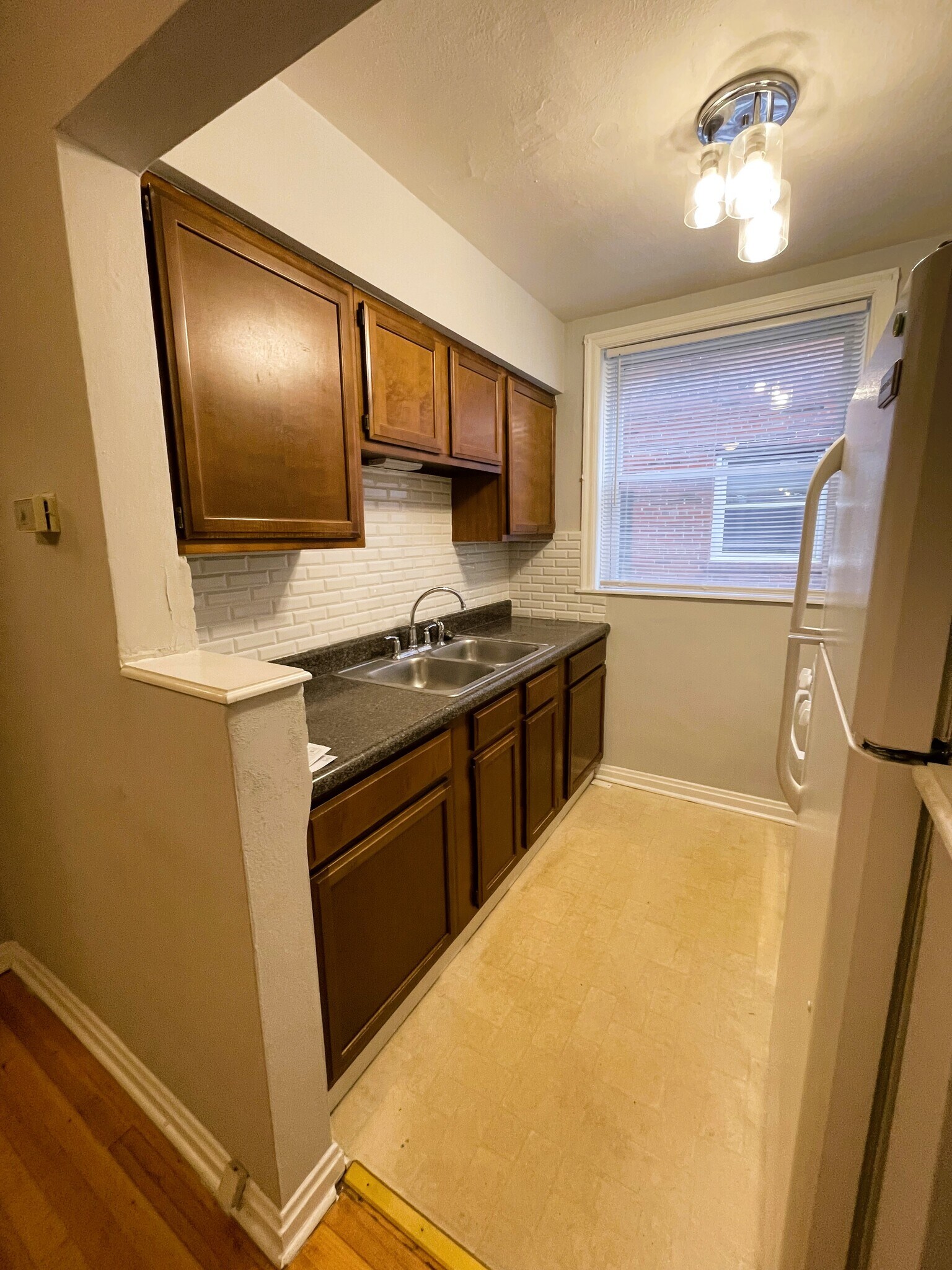 Building Photo - 4962 Fyler Ave