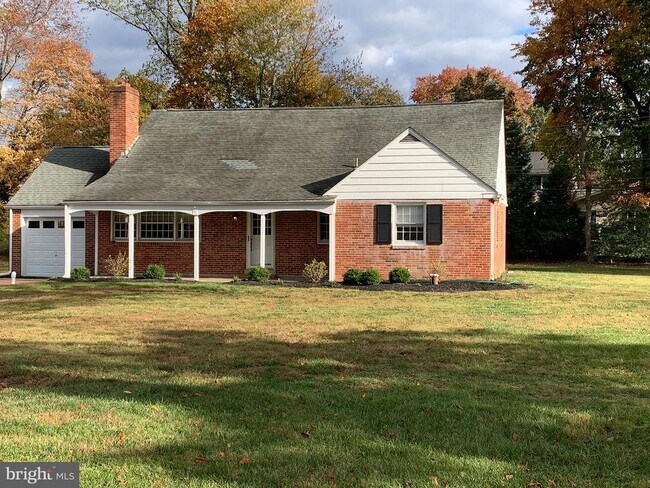 Building Photo - 824 Merrill Rd