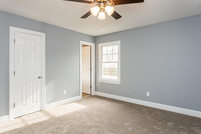 Building Photo - 1719 Centre St W