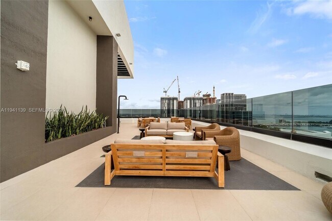 Building Photo - 225 N Miami Ave