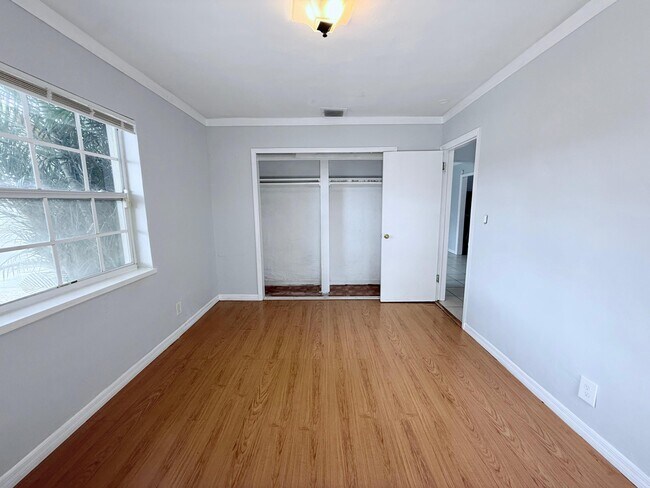 Building Photo - 447 Conniston Rd