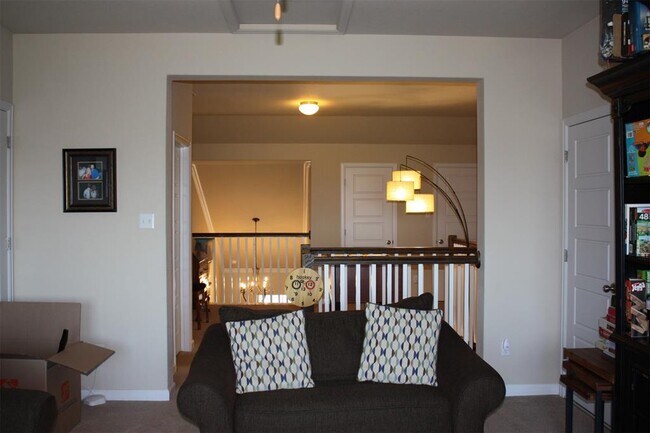 Building Photo - 393 Dayridge Dr