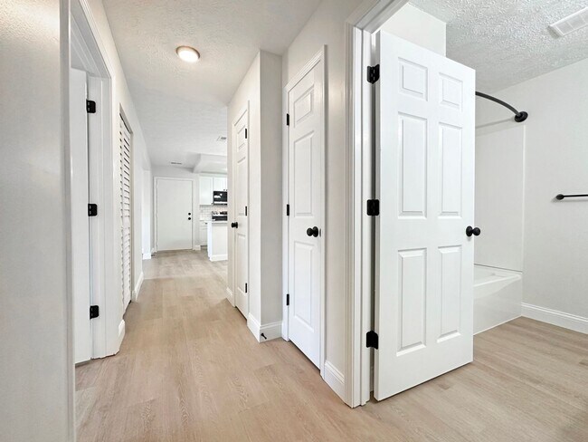 Building Photo - Castle Schools*********Affordable**********Newburgh Indiana 2 Bedroom