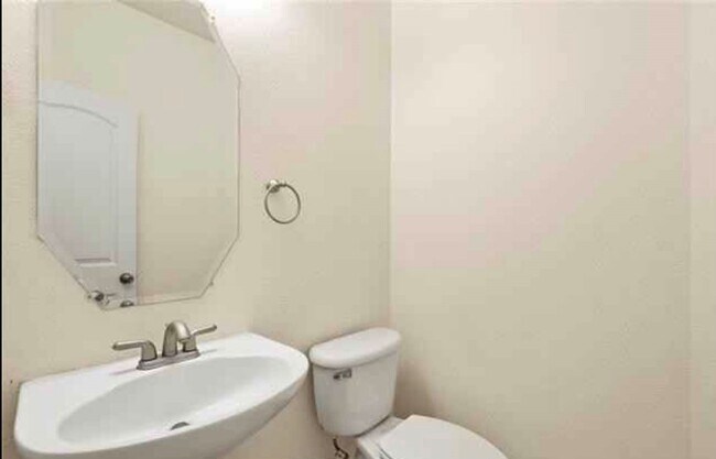 Building Photo - 2545 Jacobson Dr