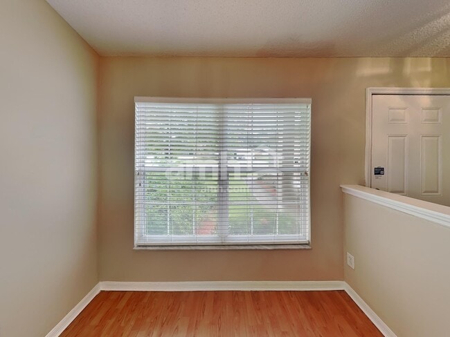 Building Photo - 12131 Woodglen Cir