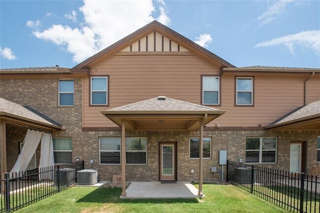 Building Photo - 1001 Zodiac Ln