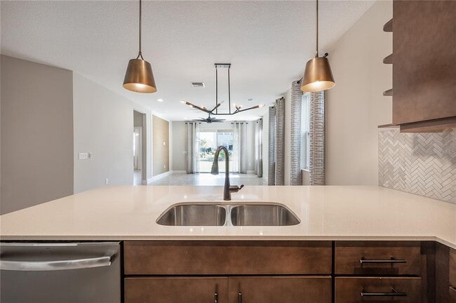 Building Photo - 7212 Paradiso Dr