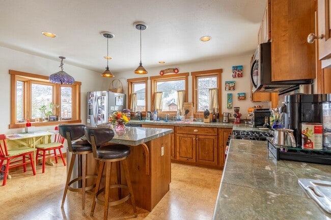 Building Photo - 407 Cascadilla St