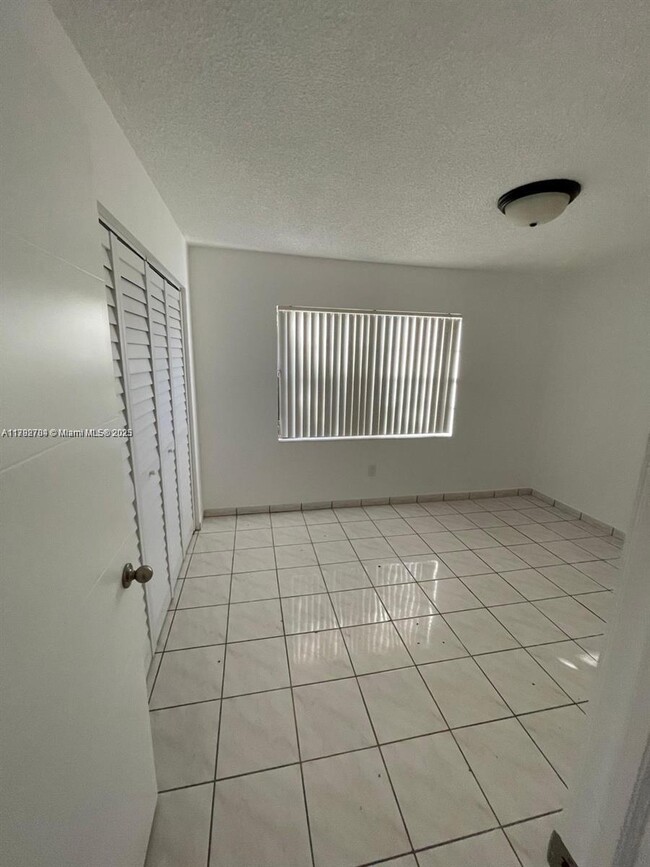 Building Photo - 4317 SW 136th Pl