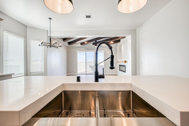 Building Photo - Beautiful East side House 4 bed-2.5 baths, part of The  Club that includes Swimming Pool, Gym, Te...