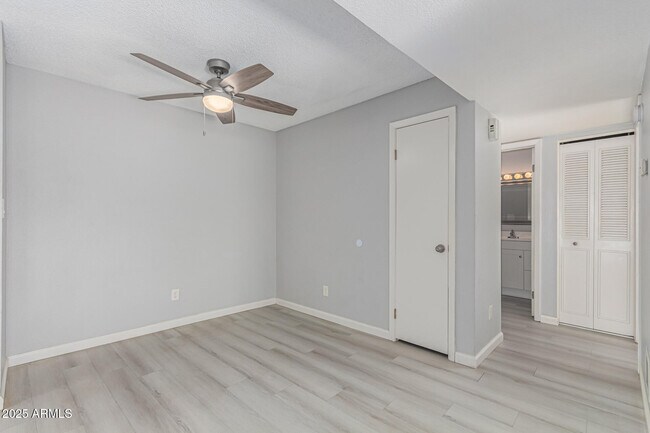 Building Photo - 4730 W Northern Ave