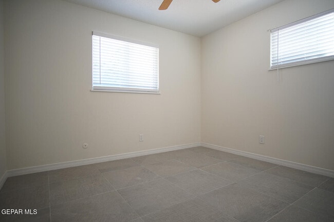 Building Photo - 4573 Bobolink Way