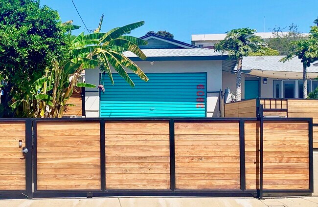 Building Photo - 3809 Floral Dr