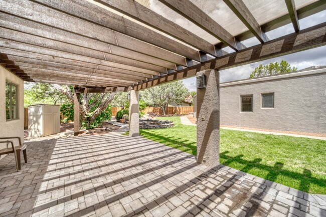 Building Photo - Beauty on Bowstring Drive