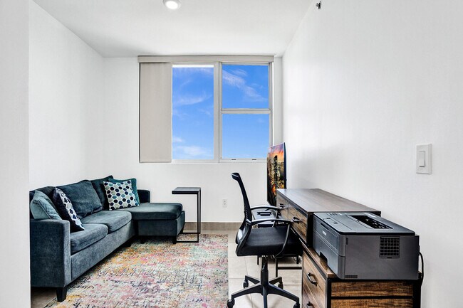 Building Photo - 2641 N Flamingo Rd