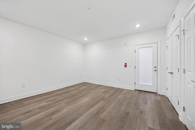 Building Photo - 838 S 51st St